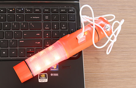 Multifunctional LED Emergency Acousto-optic Alarm Flashlight Safety Hammer TL023B USB charge